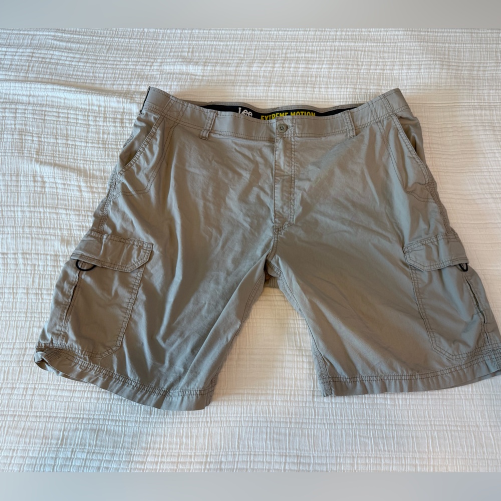 Lee Men's Tan Cargo Shorts